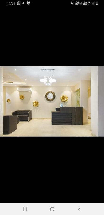 Aval International Hotel คูร์เคาน์ ภายนอก รูปภาพ