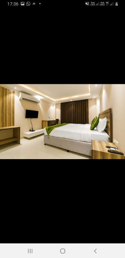Aval International Hotel คูร์เคาน์ ภายนอก รูปภาพ